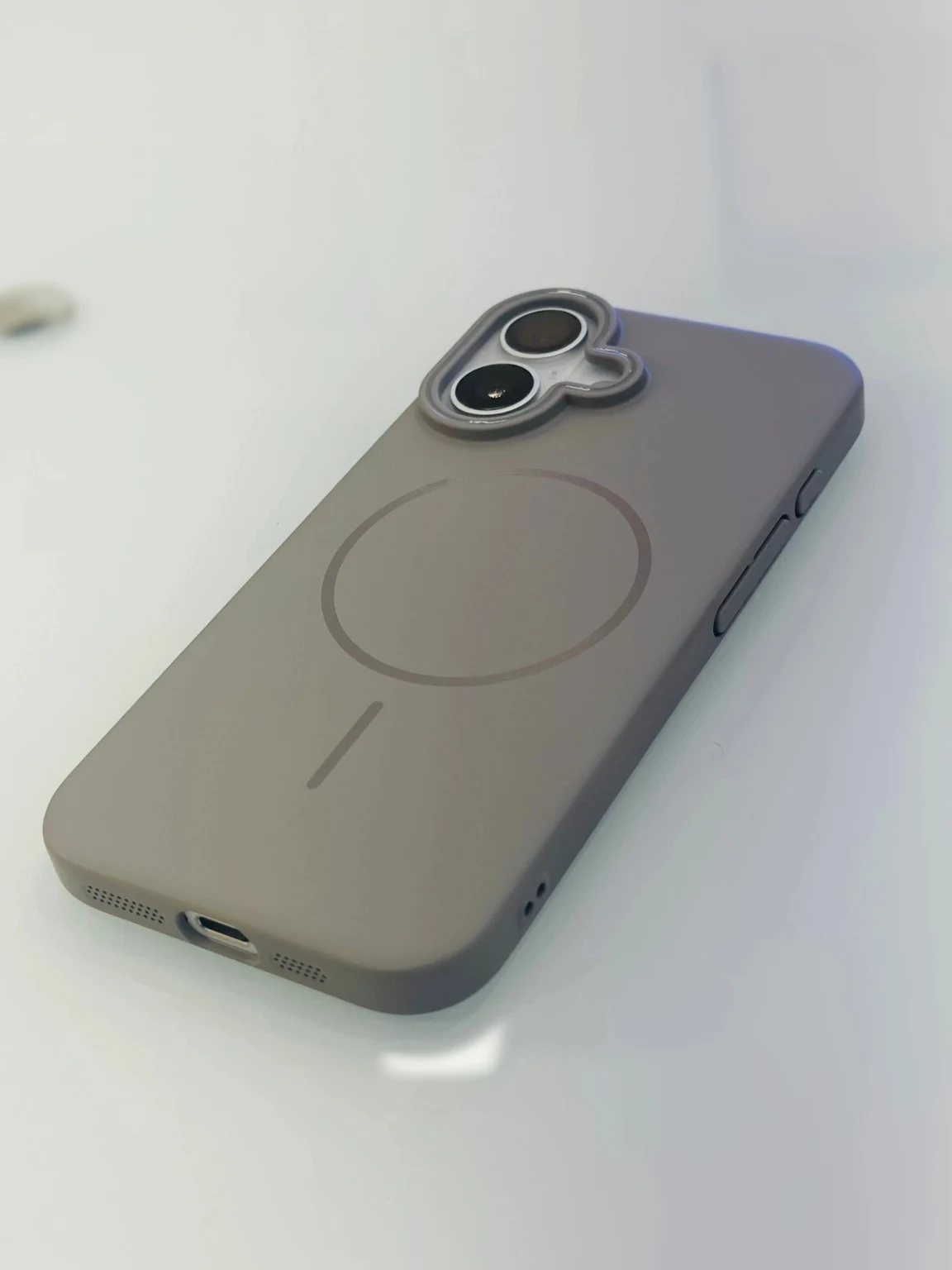 iPhone 16 Slim Case (Gray) - Image 2