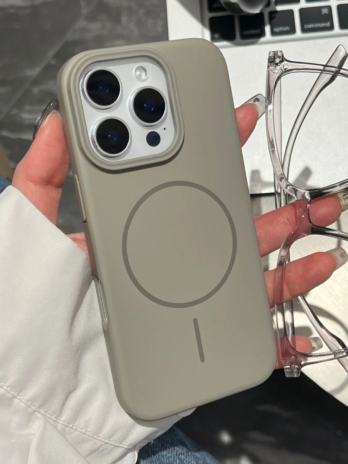 iPhone Paper Slim MagSafe Case